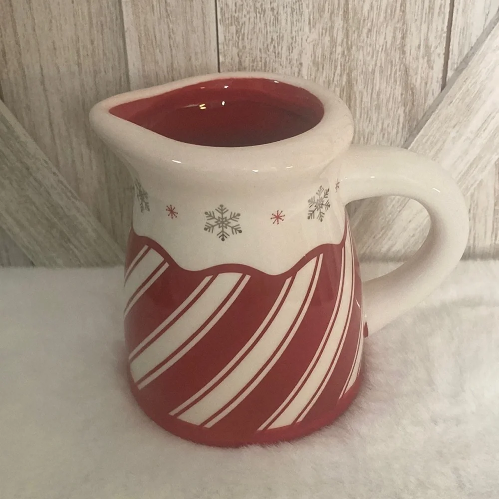 Terramoto 2018 Mini Christmas Pitcher